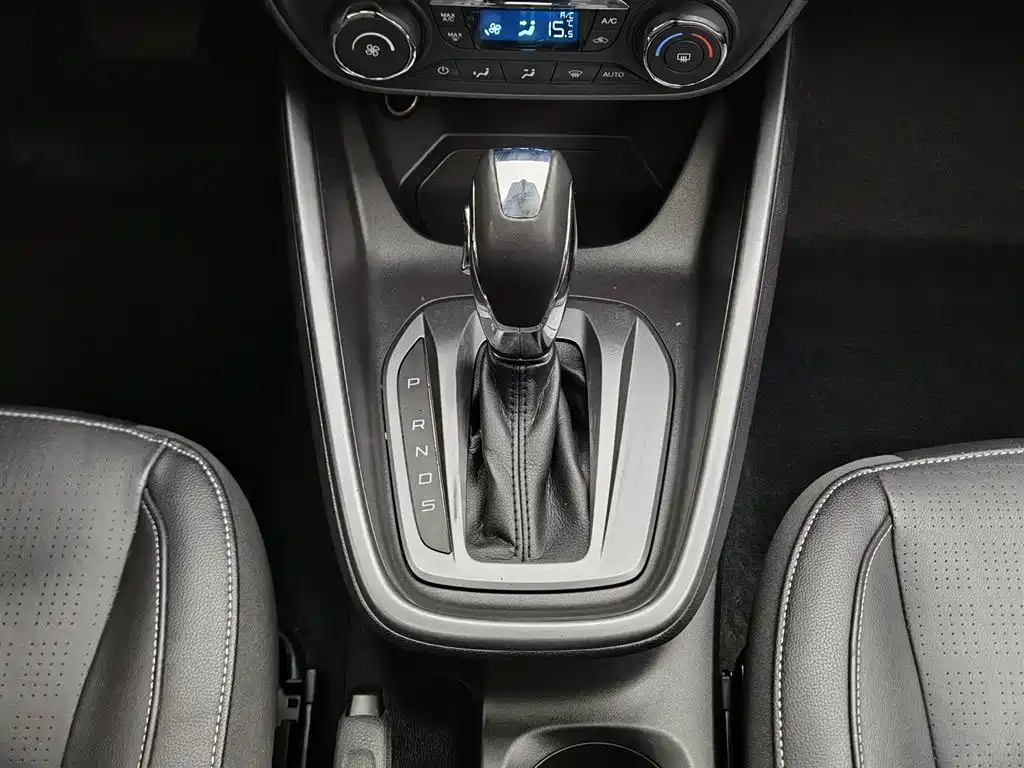Ford Escort 2016 — фото 13