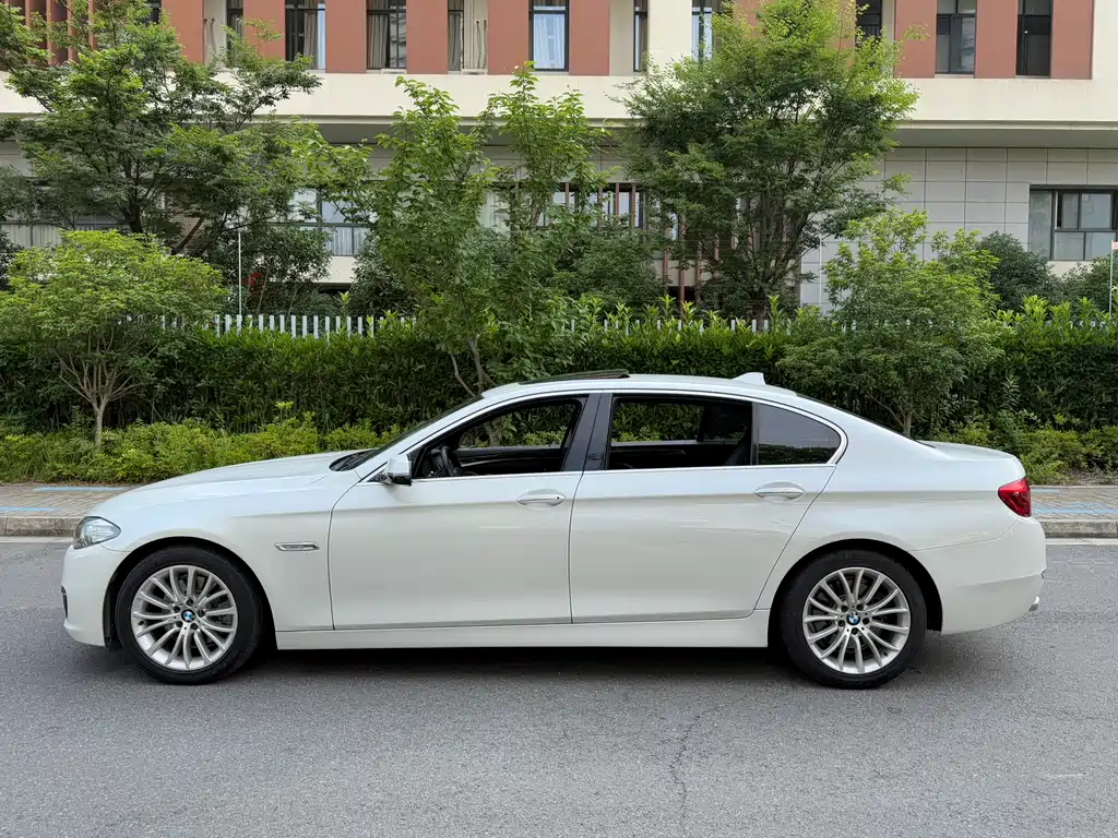BMW 5 Series 2016 — фото 7