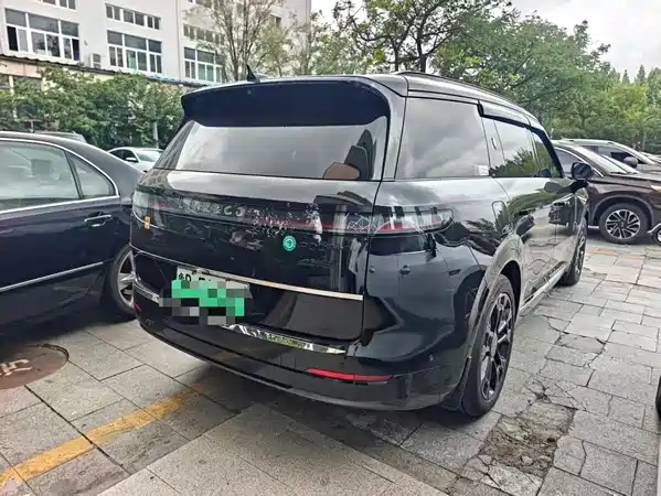 Lynk & Co 900 2025