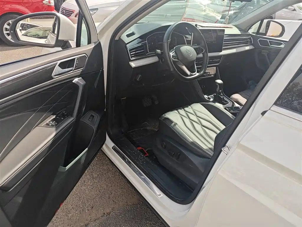 Volkswagen Tiguan L 2023 — фото 12