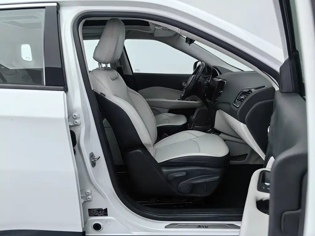 Jeep Compass 2019 — фото 23