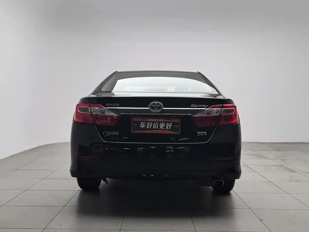 Toyota Camry 2015 — фото 4