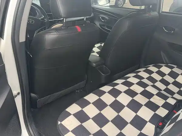 Toyota Yaris L 2022