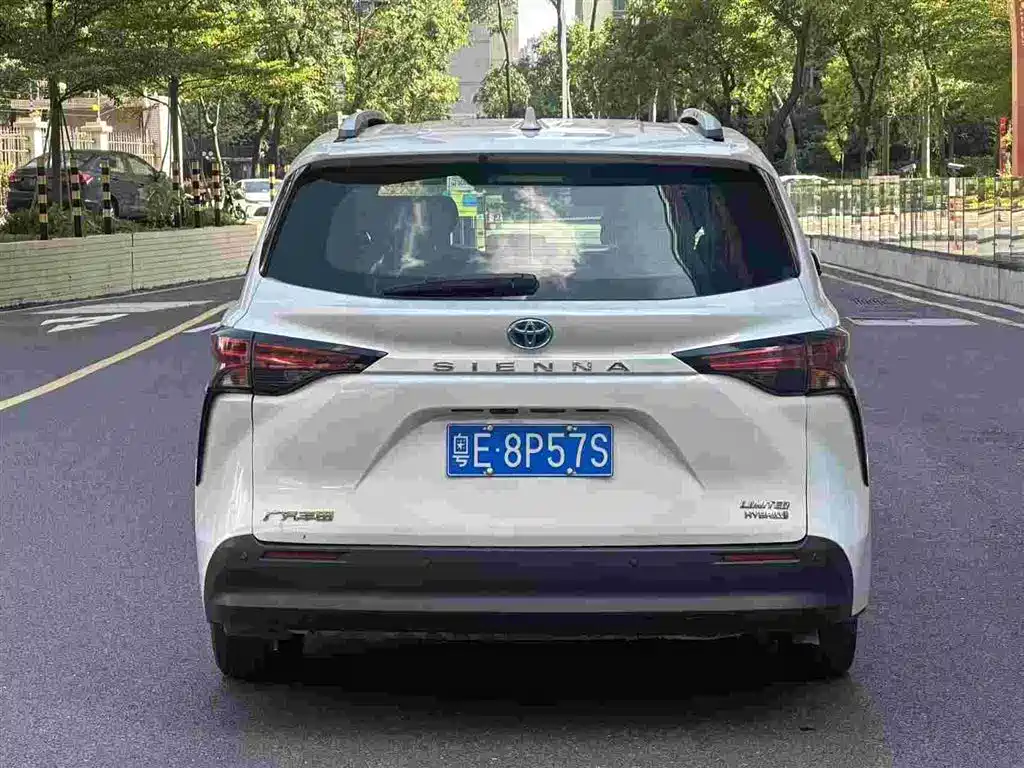 Toyota Sienna 2022 — фото 3