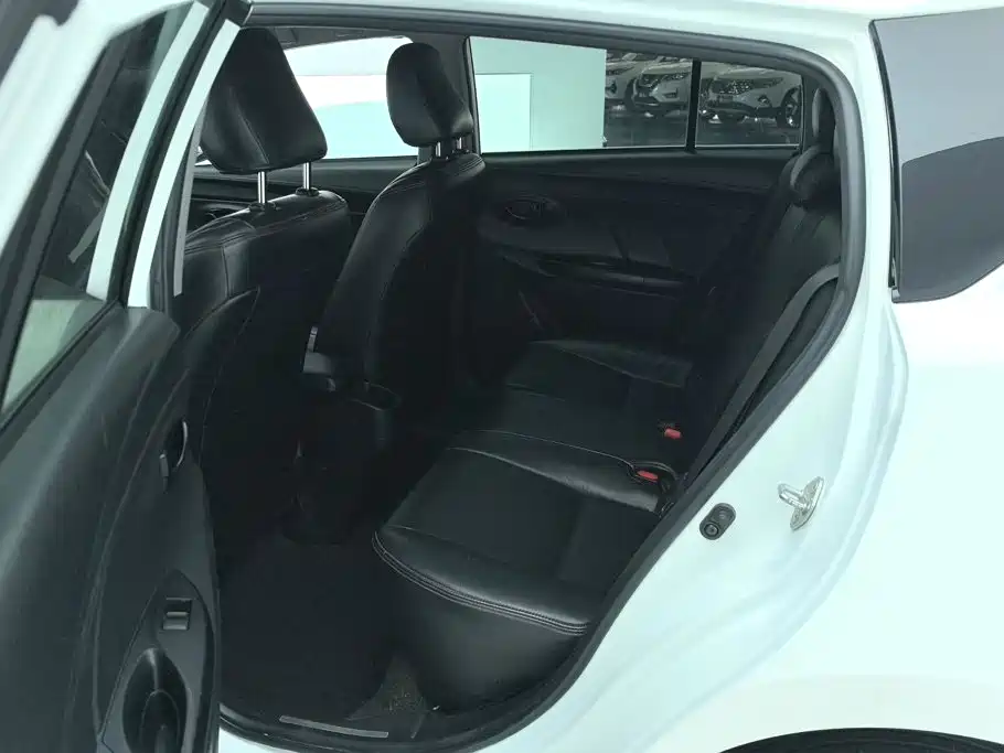 Toyota Yaris L 2018 — фото 11