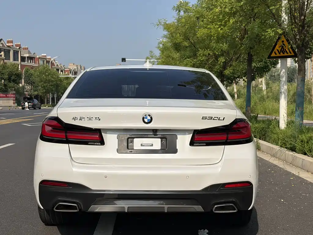 BMW 5 Series 2021 — фото 14