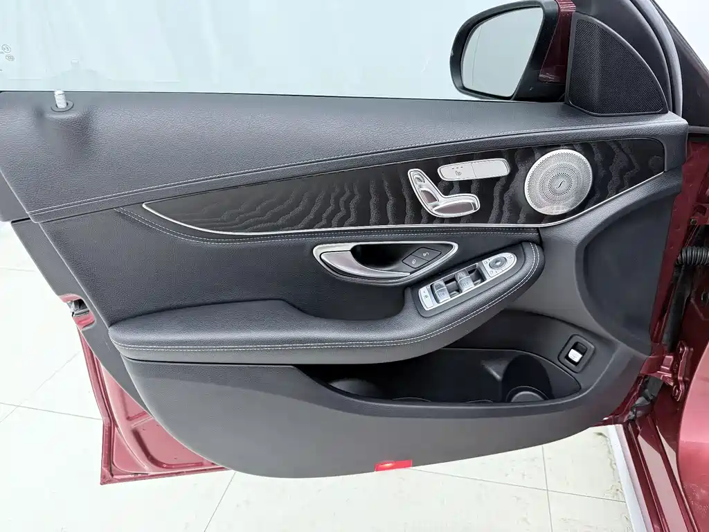 Mercedes-Benz C-Class 2018 — фото 16