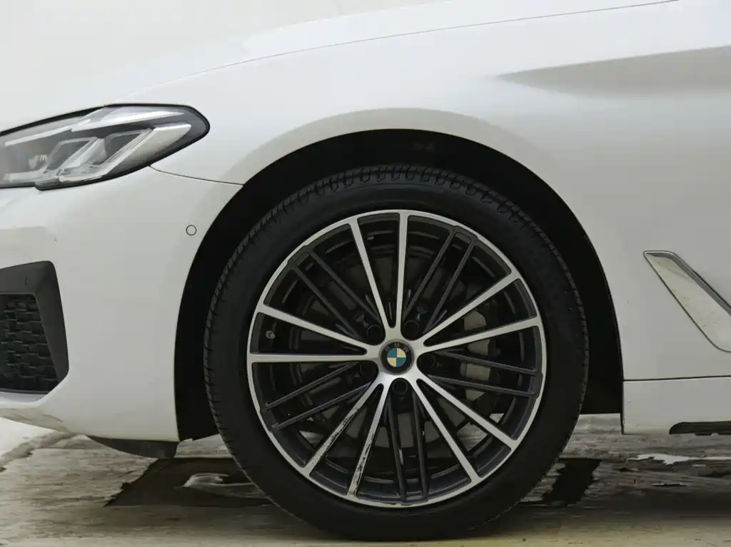 BMW 5 Series 2021 — фото 12