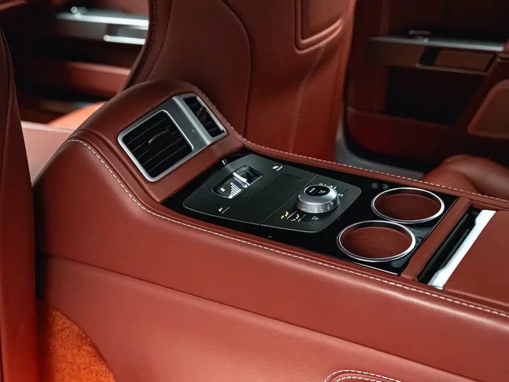 Aston Martin Rapide 2016 — фото 22