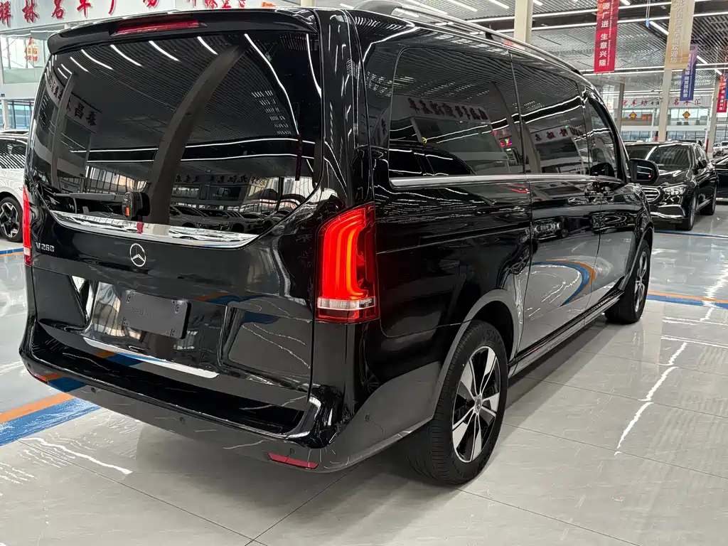 Mercedes-Benz V-Class 2022 — фото 14