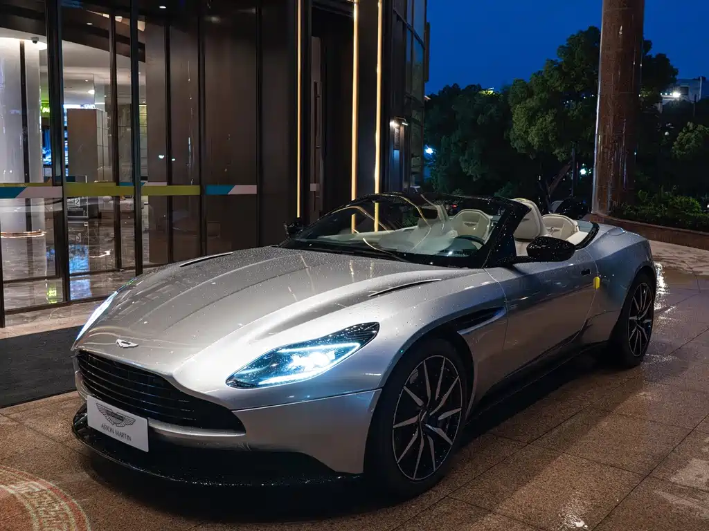 Aston Martin DB11 2023