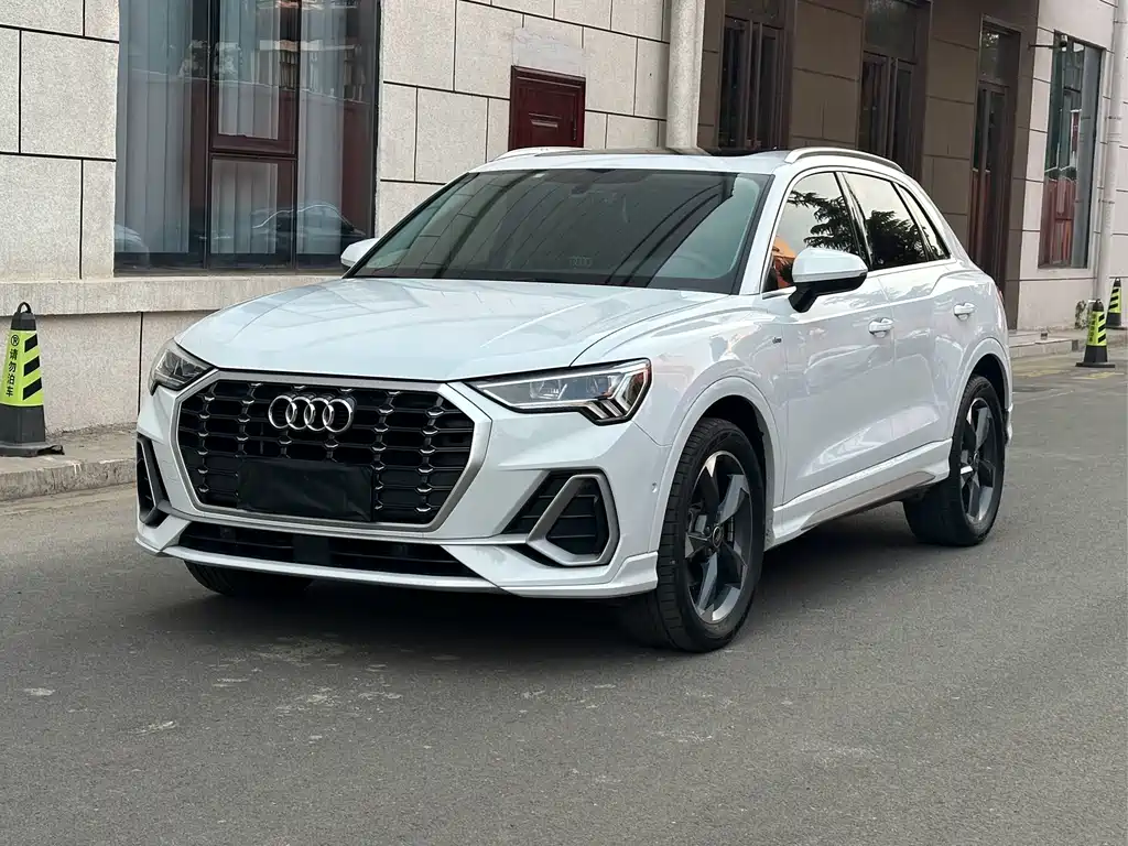 Audi Q3 2023 — фото 1