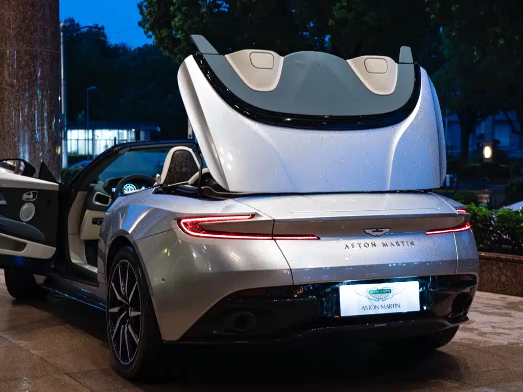 Aston Martin DB11 2023 — фото 12
