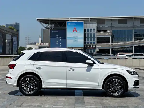 Audi Q5L 2020