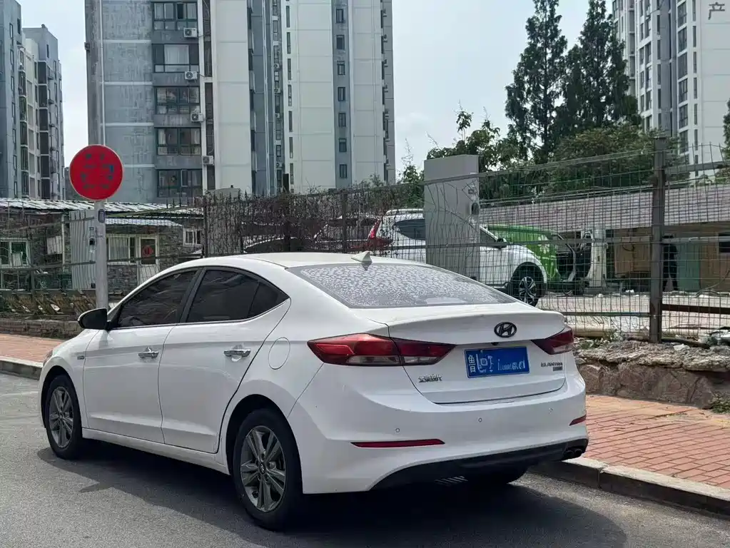 Hyundai Elantra 2018 — фото 9