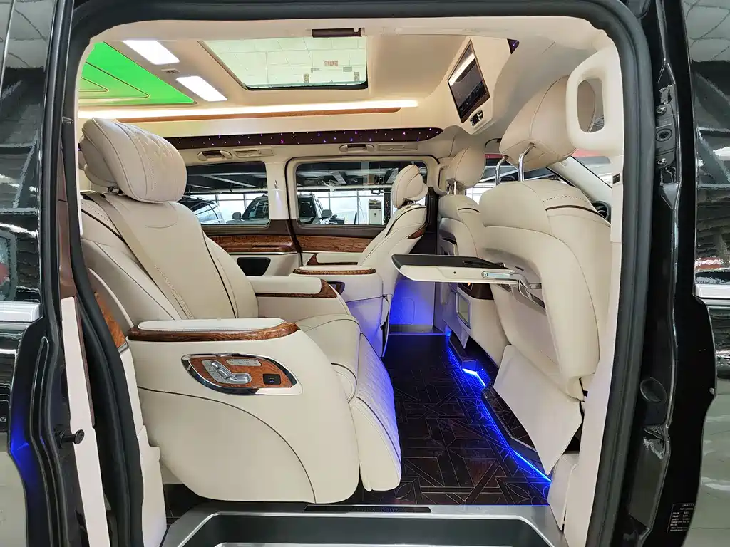 Mercedes-Benz V-Class 2020 — фото 13