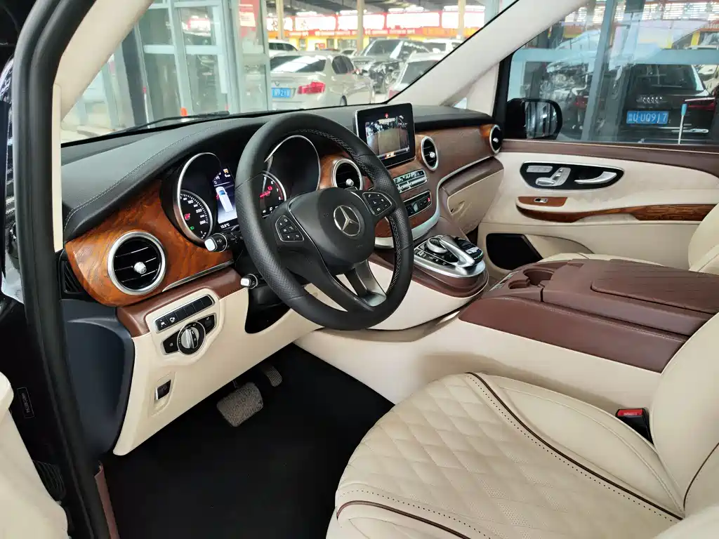 Mercedes-Benz V-Class 2020 — фото 12