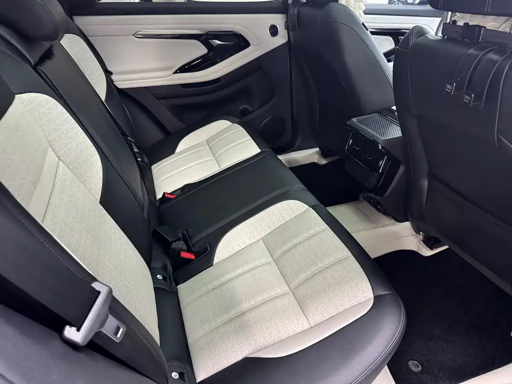 Land Rover Range Rover Evoque 2022 — фото 8