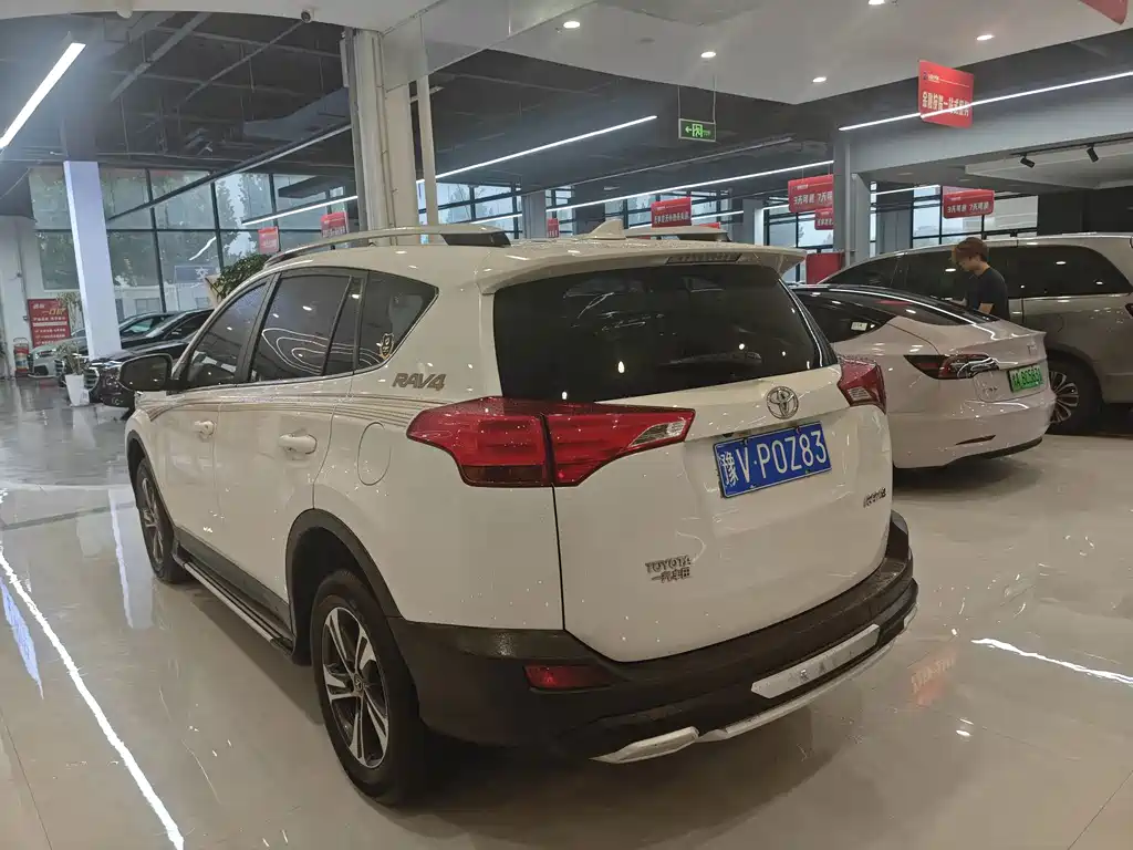 Toyota RAV4 2016 — фото 6