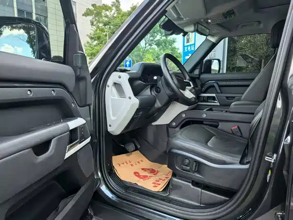 Land Rover Defender 2023