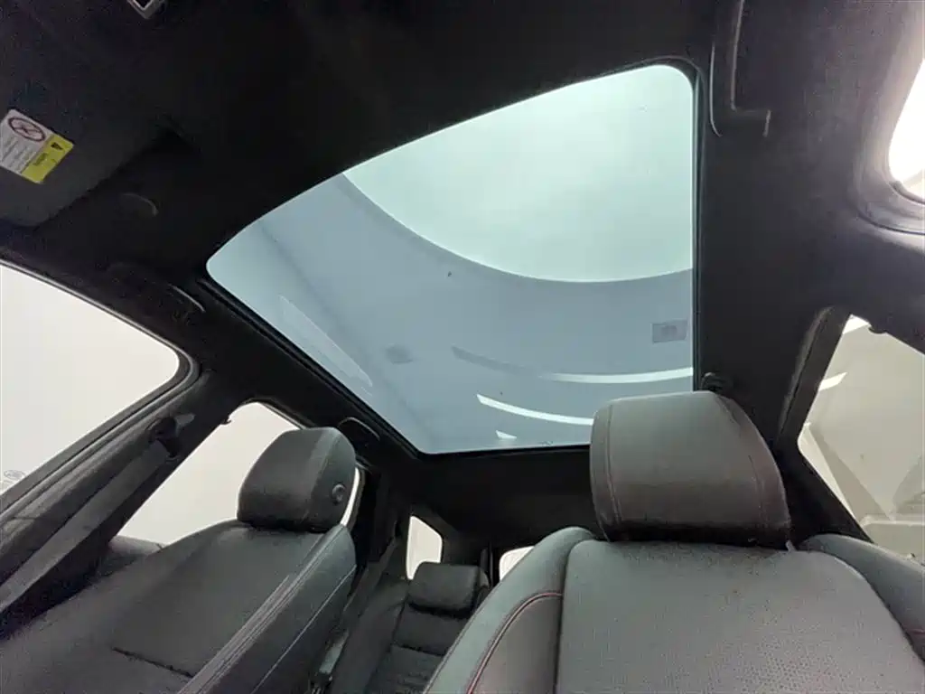 Land Rover Discovery Sport 2023 — фото 12