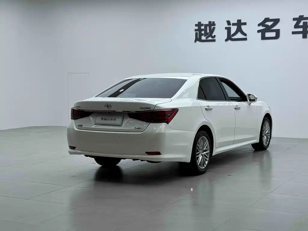 Toyota Crown 2017 — фото 4