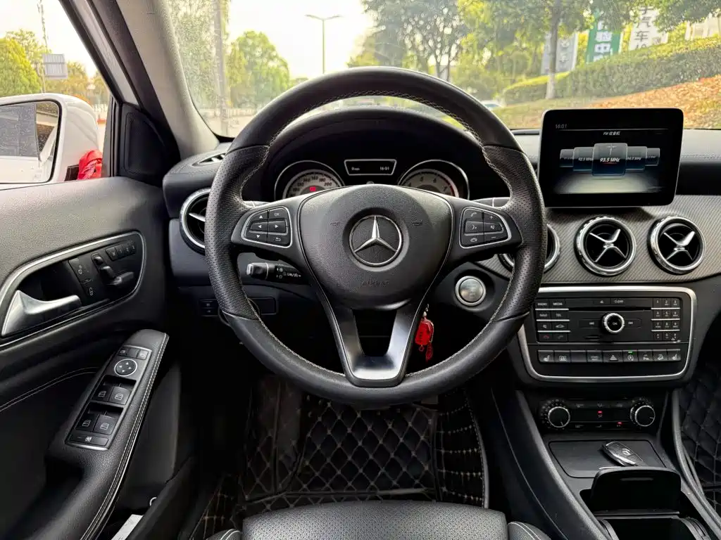 Mercedes-Benz GLA 2017 — фото 14