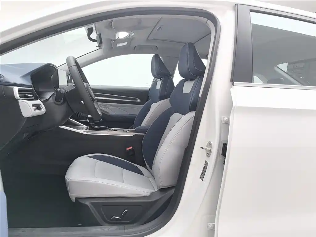 Geely Emgrand 2023 — фото 10