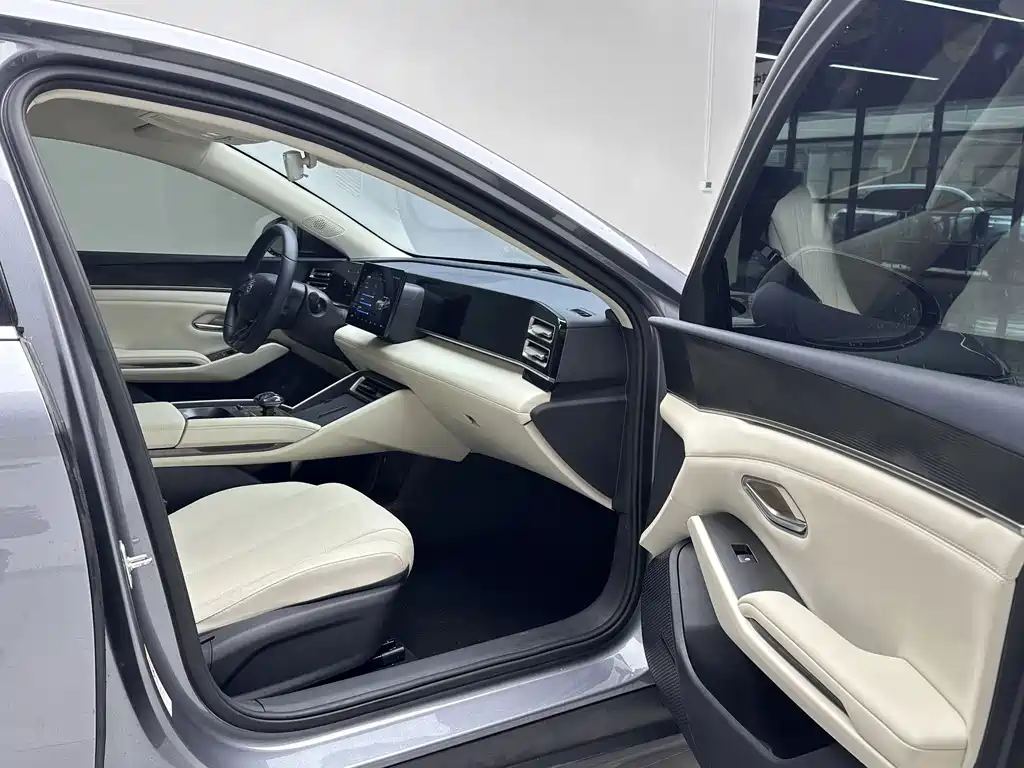 BYD Qin L 2024 — фото 10