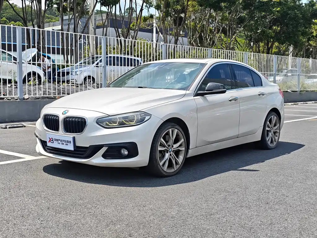 BMW 1 Series 2019 — фото 1