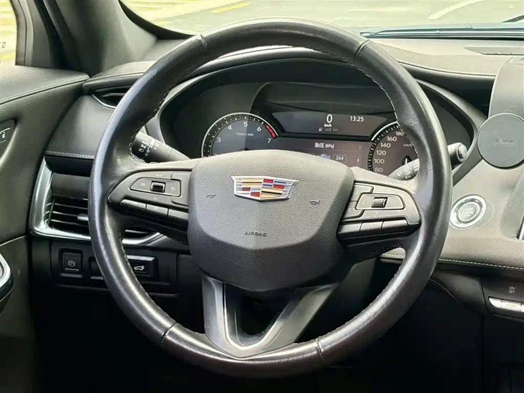 Cadillac XT4 2019 — фото 15