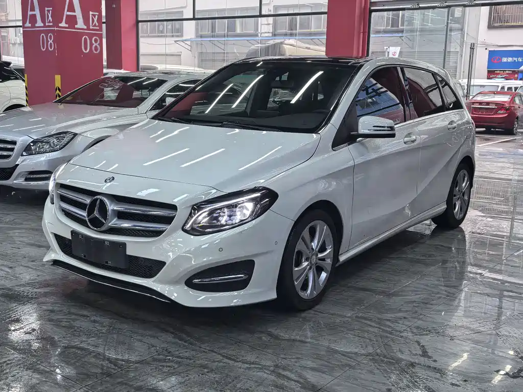 Mercedes-Benz B-Class 2015 — фото 1