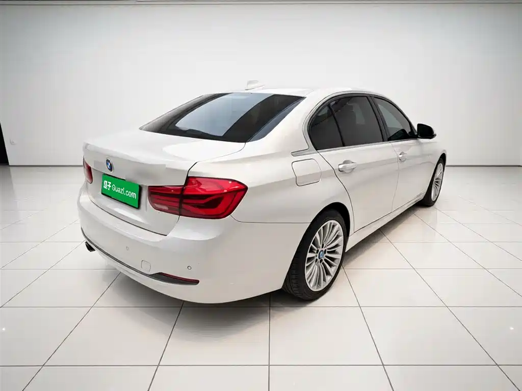 BMW 3 Series 2018 — фото 7
