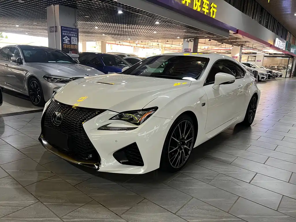 Lexus RC F 2015 — фото 1