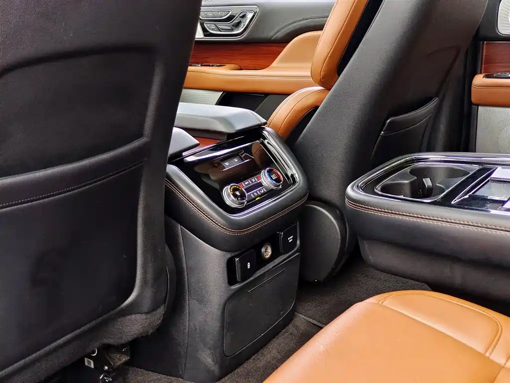 Lincoln Navigator 2022 — фото 9