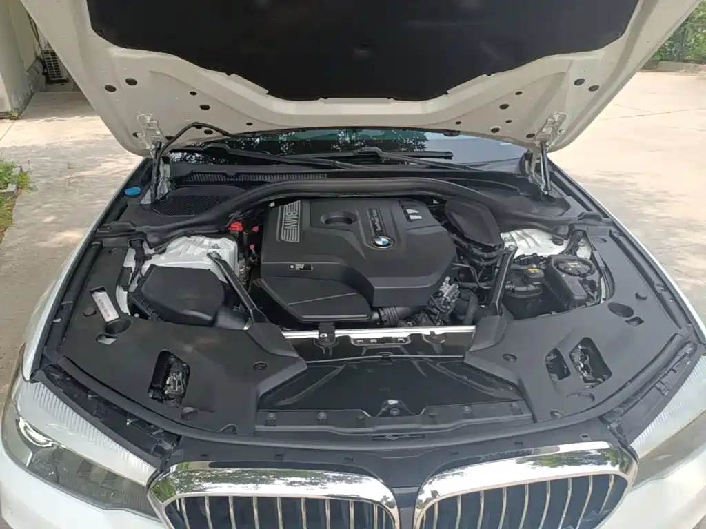 BMW 5 Series 2017 — фото 20