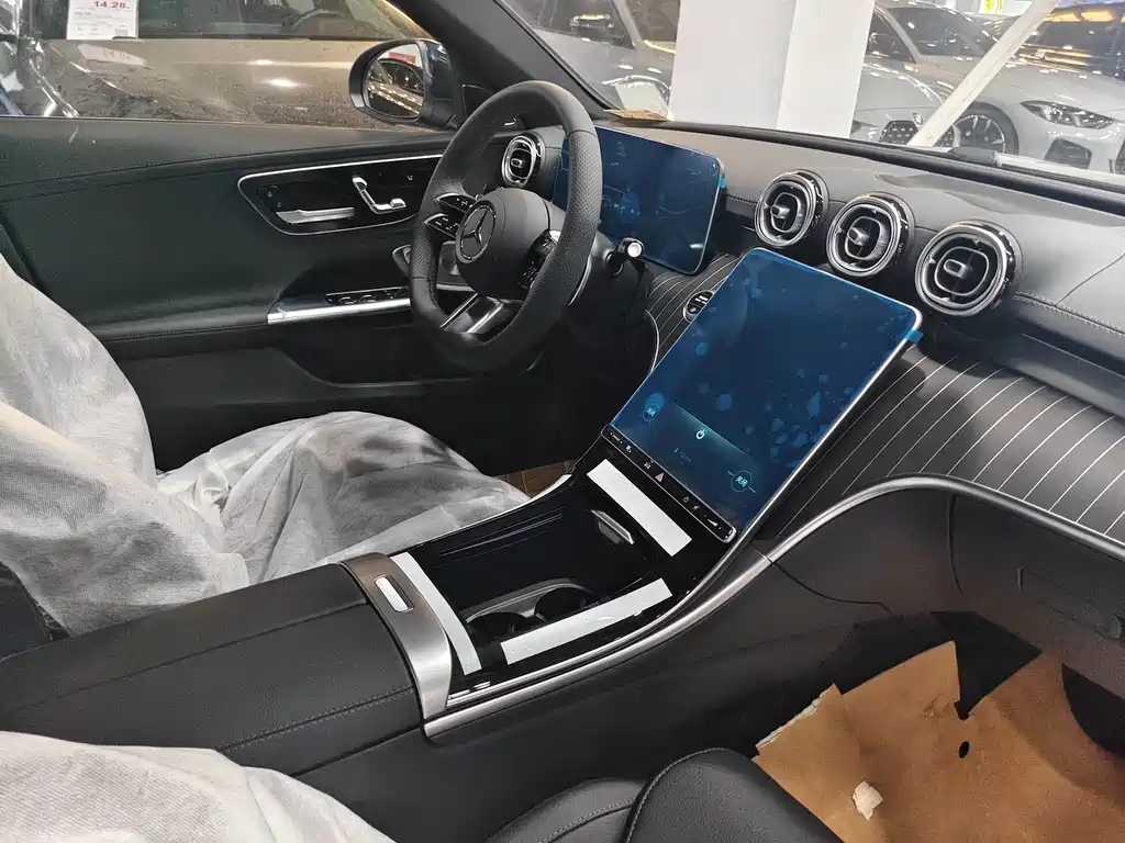 Mercedes-Benz C-Class 2025 — фото 15