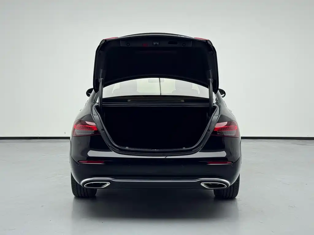Mercedes-Benz E-Class 2023 — фото 17