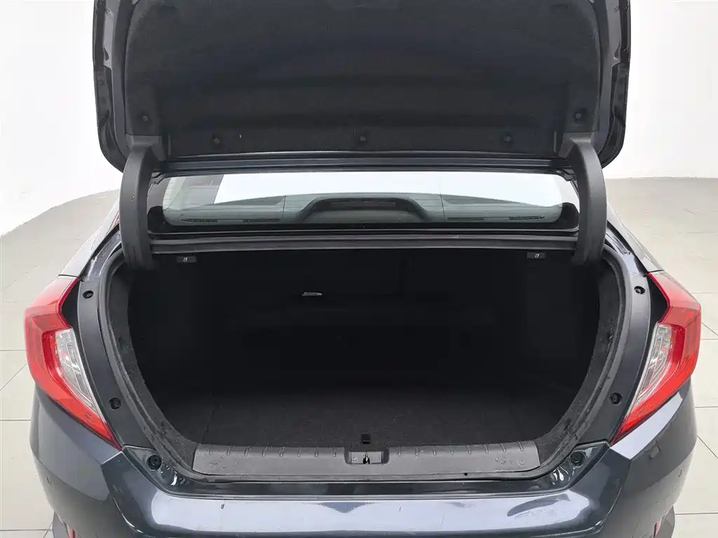 Honda Civic 2018 — фото 16