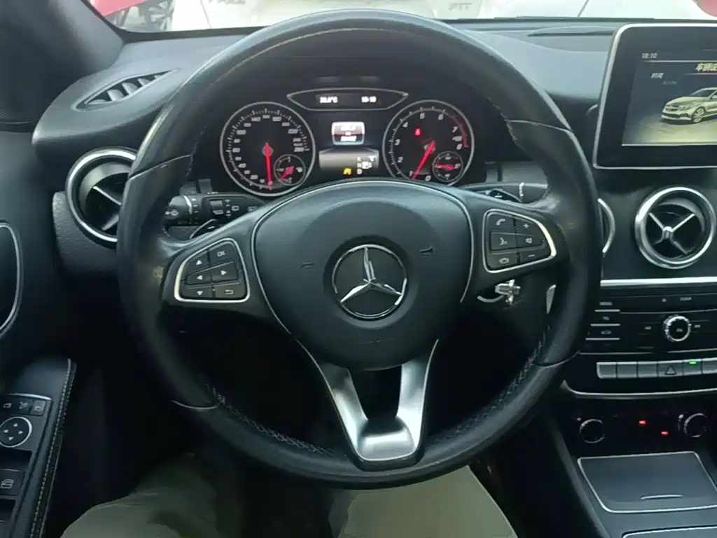 Mercedes-Benz A-Class 2016 — фото 11