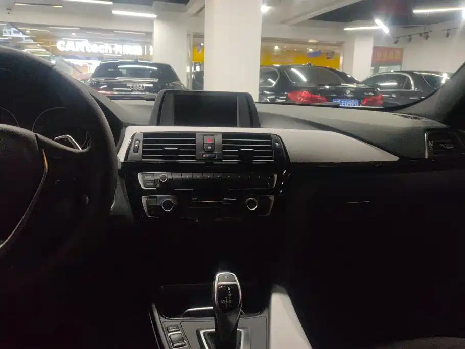BMW 3 Series 2017 — фото 13