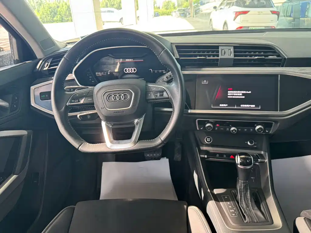 Audi Q3 2021 — фото 17