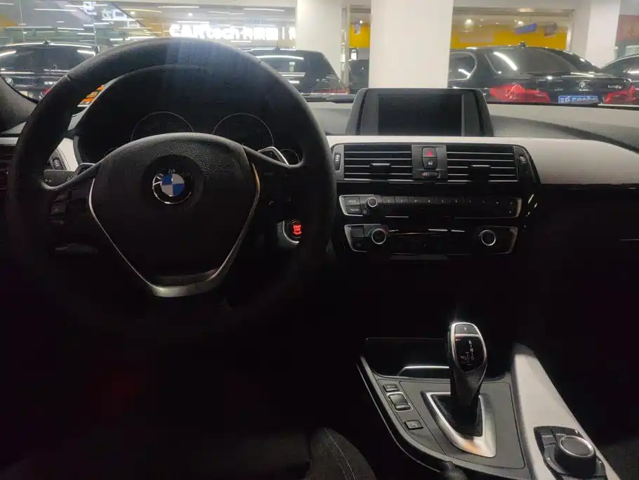 BMW 3 Series 2017 — фото 12