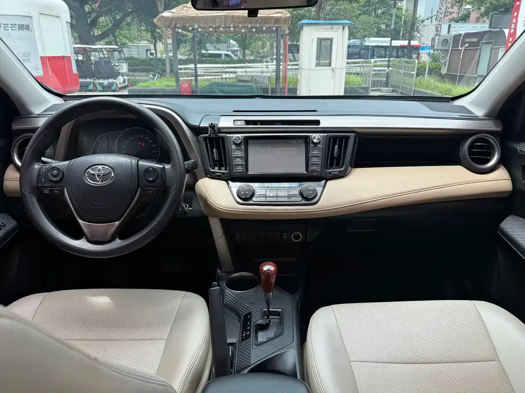 Toyota RAV4 2016 — фото 10