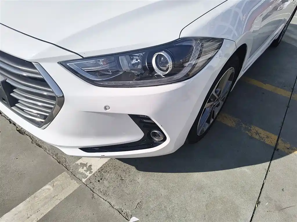 Hyundai Elantra 2017 — фото 18