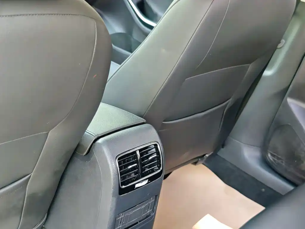 Volkswagen Sagitar 2018
