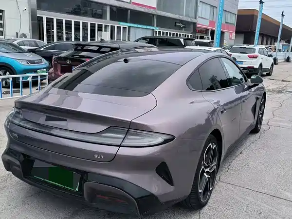 Xiaomi SU7 2024