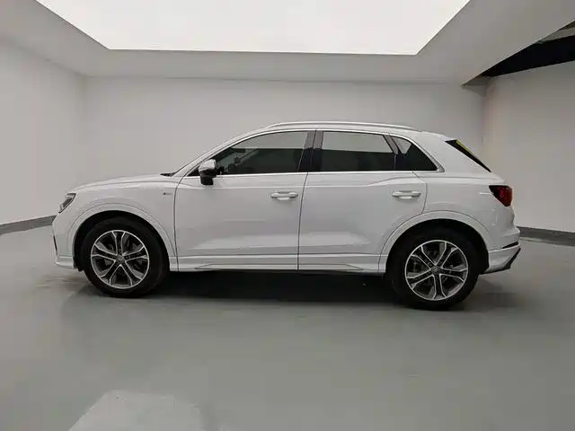 Audi Q3 2020 — фото 8