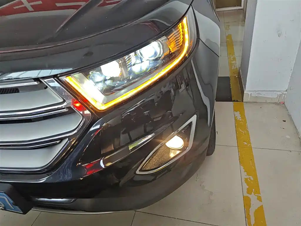 Ford Edge 2016 — фото 18