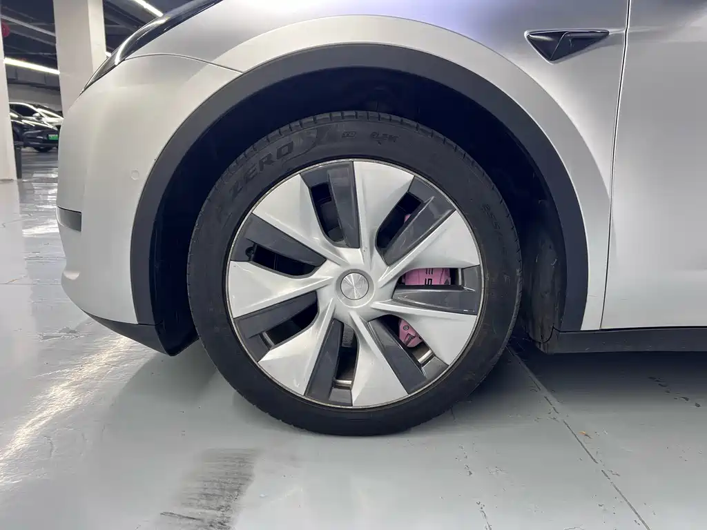 Tesla Model Y 2023 — фото 11
